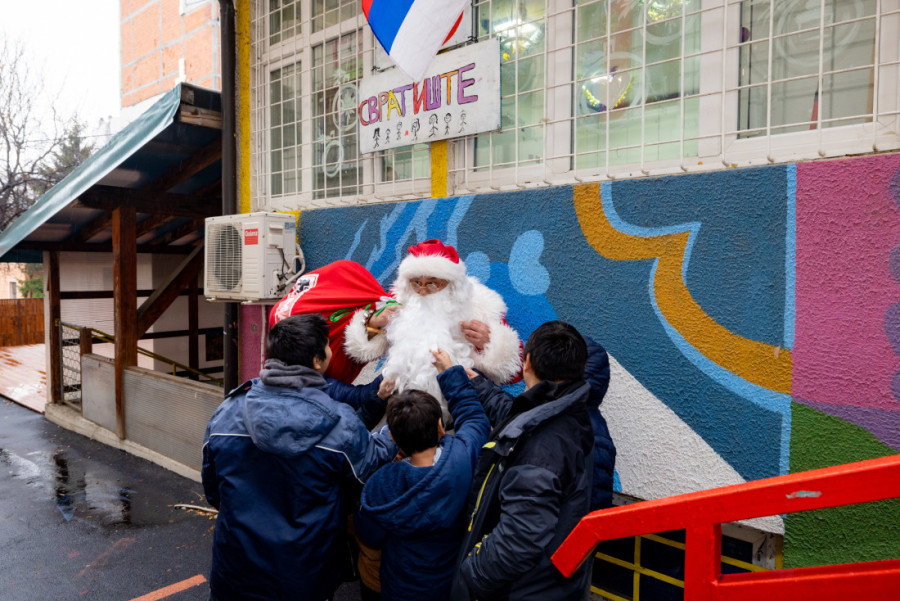 Zajedno činimo praznike savršenim – MAXI sa svojim kupcima ulepšao praznike najmlađima