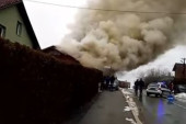 Veliki požar u Boru! Kulja gust dim, 16 vatrogasaca se bori sa buktinjom (VIDEO)