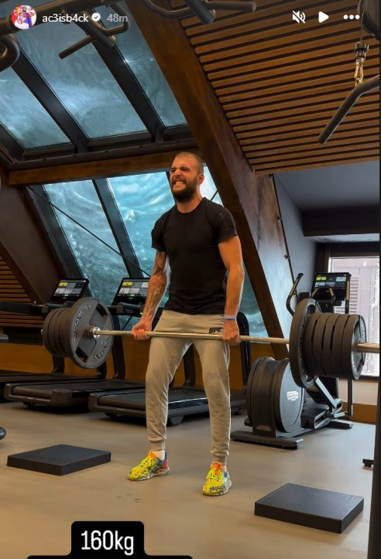 Mali Željko napravio žurku za ručkom! Veljko Ražnatović usred lokala zaigrao sa sinom: Evo kako je Bogdana reagovala! (FOTO)