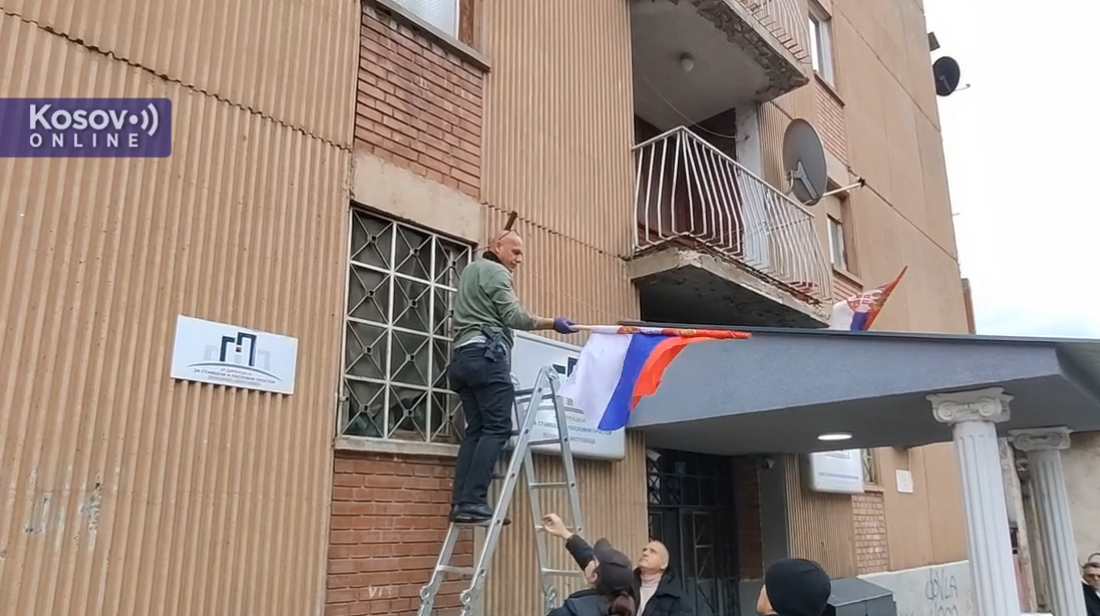 Nastavlja se Kurtijev teror: Nakon upada u dve direkcije u Severnoj Mitrovici, uleteli i u opštinu Gračanica - uhapsili dvojicu službenika