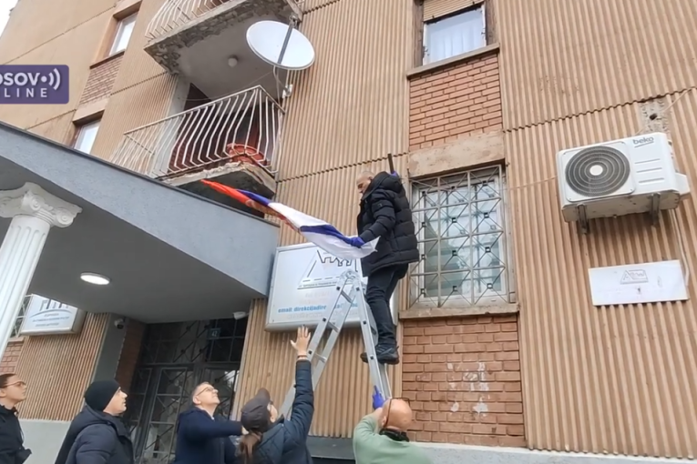 Nastavlja se Kurtijev teror: Nakon upada u dve direkcije u Severnoj Mitrovici, uleteli i u opštinu Gračanica - uhapsili dvojicu službenika