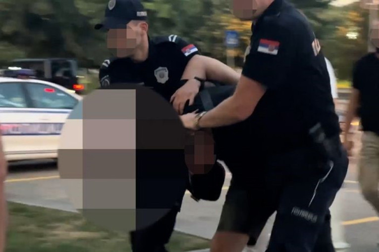 Novopazarac napravio haos u stanici: Napao policajca, polomio mu dva zuba!