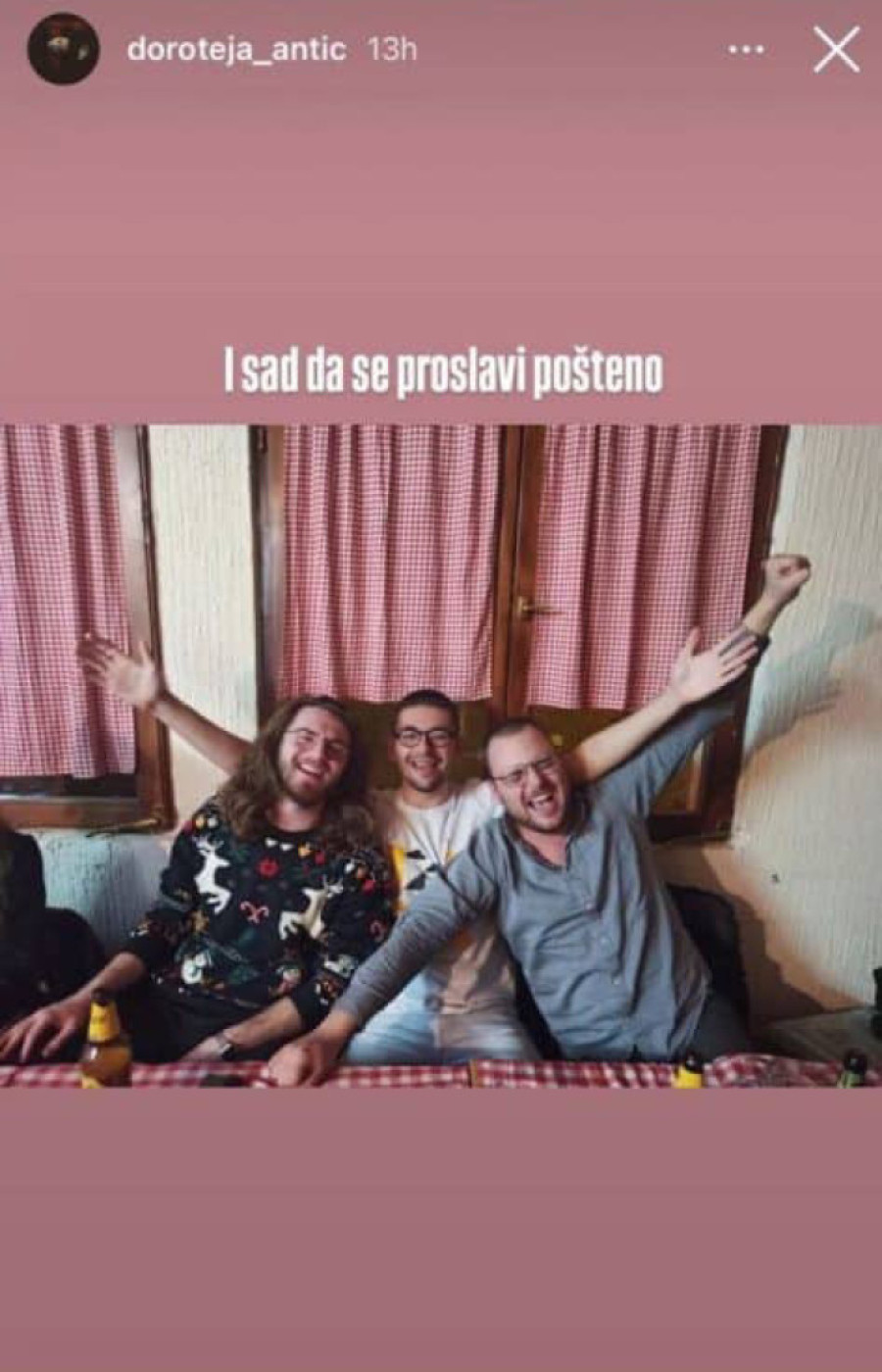 Kafane, alkohol i tompusi: Lep život studentskih aktivista, dok ruše Srbiju i prikupljaju političke poene na nesreći! (FOTO)