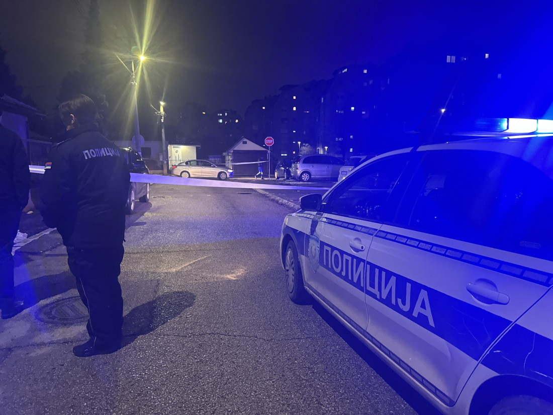 Prve slike sa mesta pucnjave u Čačku: Komšije šokirane - krv još uvek na trotoaru (FOTO)