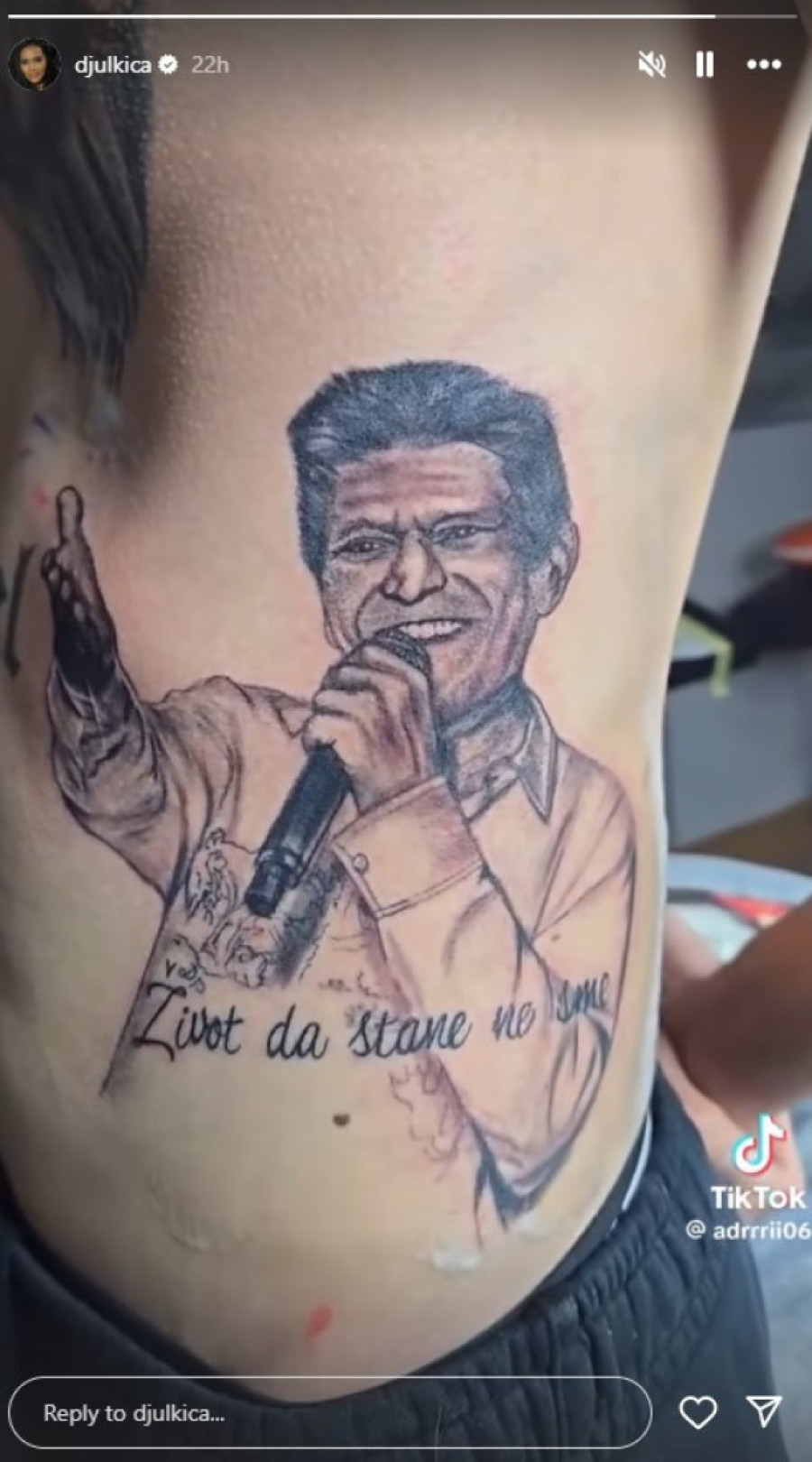 Istetovirao Sinana Sakića preko celog stomaka: Pevačeva ćerka podelila video koji ju je ostavio bez teksta