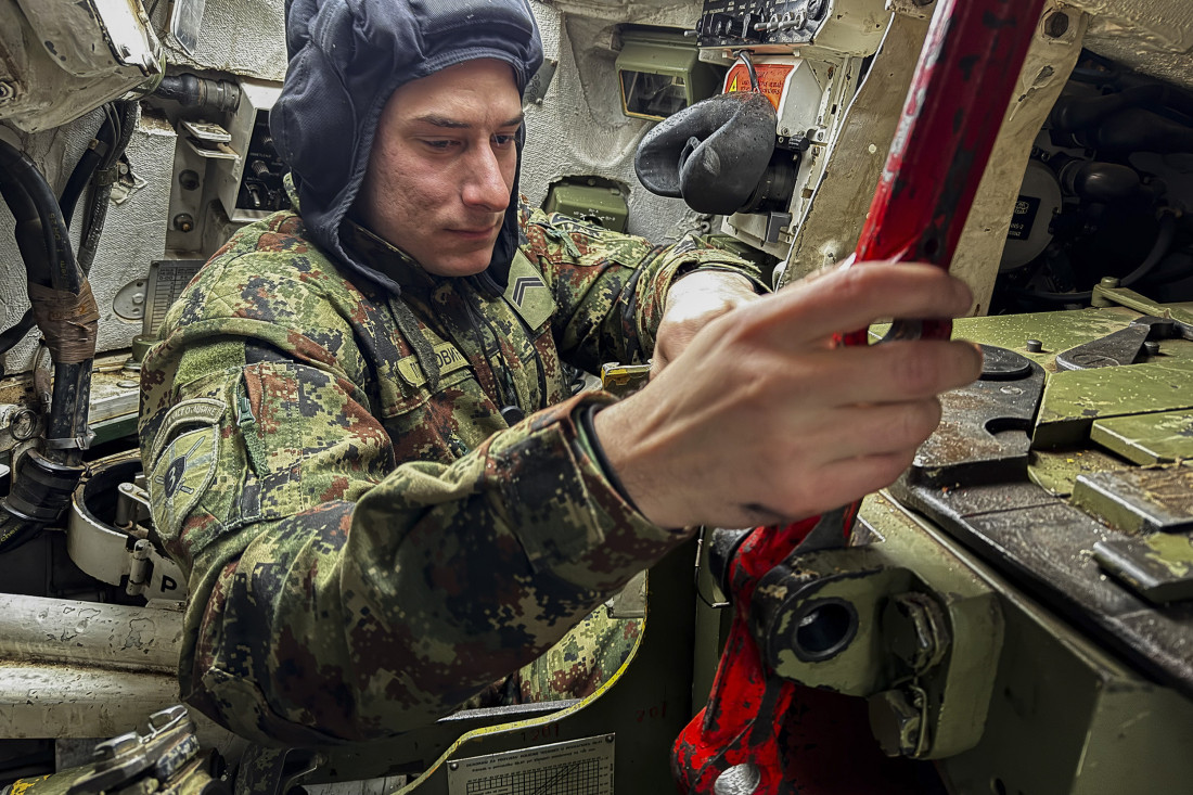 Pripadnici 36. tenkovskog bataljona na vežbi: Mi smo kao porodica! Biti tenkista je dokaz moći, snage i uspešnosti! (FOTO)