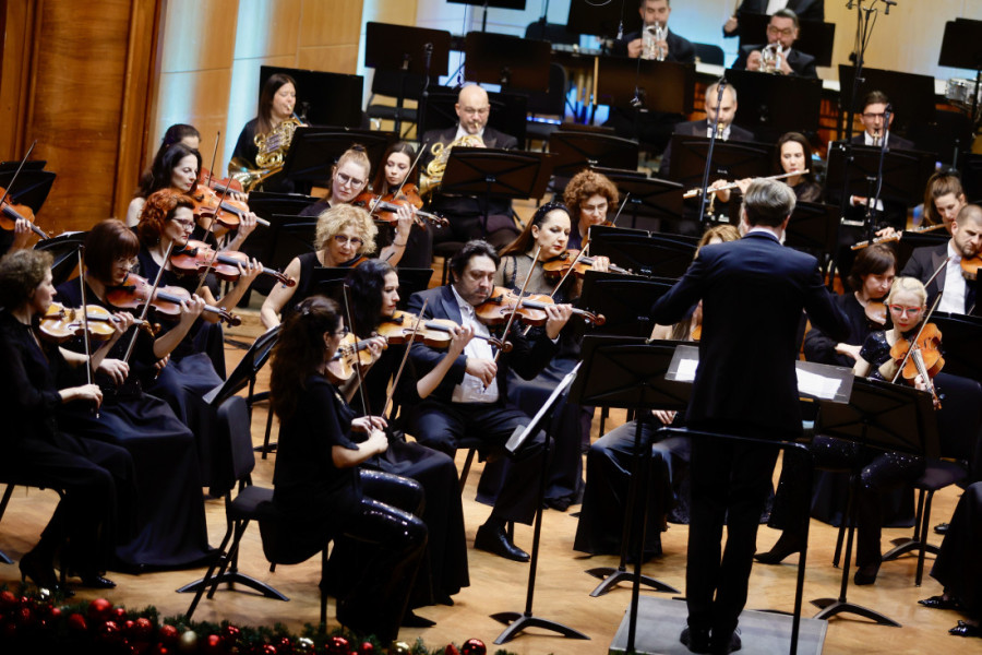 Beogradska filharmonija održala spektakularan novogodišnji koncert na Kolarcu: Muzičko putovanje kroz vekove (FOTO/VIDEO)