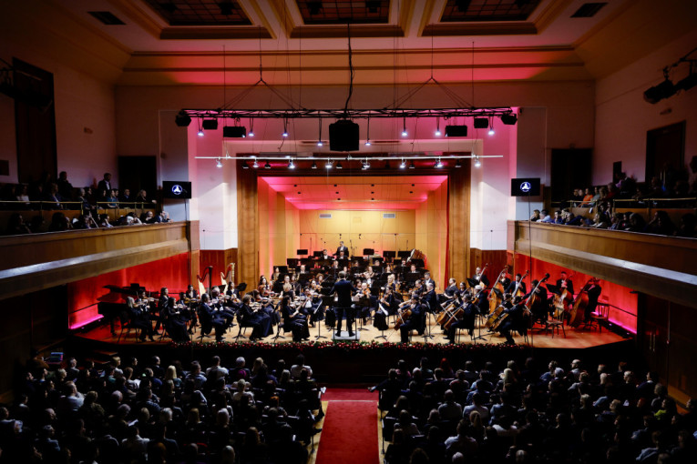 Beogradska filharmonija održala spektakularan novogodišnji koncert na Kolarcu: Muzičko putovanje kroz vekove (FOTO/VIDEO)