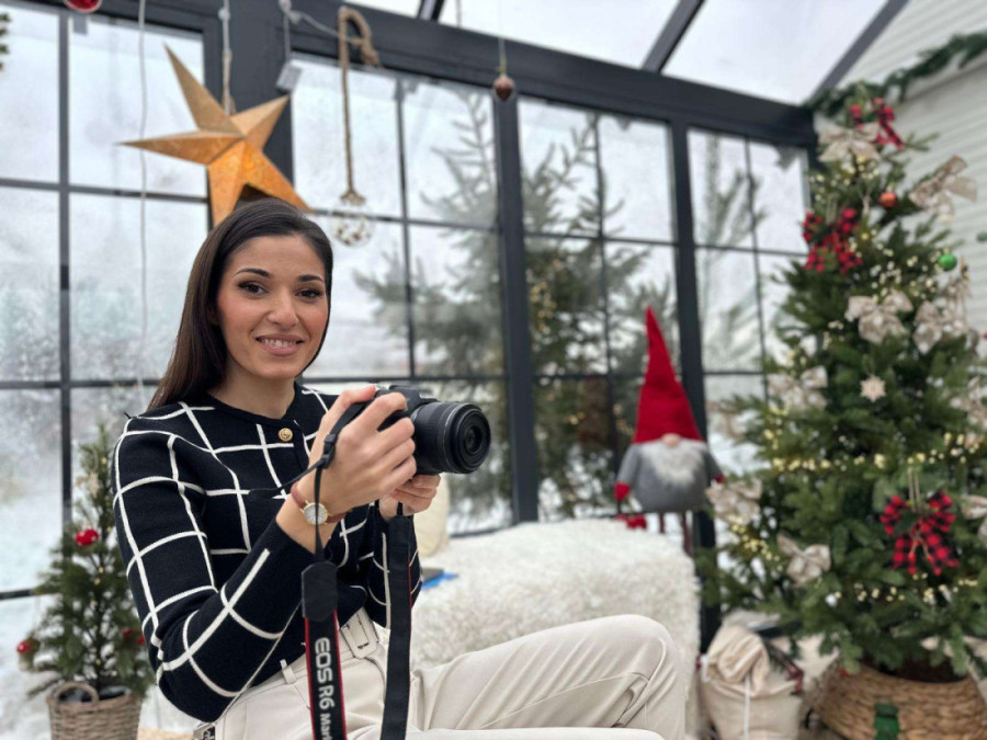 Muž supruzi poklonio foto atelje iz bajke i to u selu u srcu Šumadije, mnogi ovih dana idu kod Marije na praznično fotografisanje