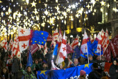 Hiljade ljudi na protestima u Gruziji uoči inauguracije novog predsednika (FOTO)