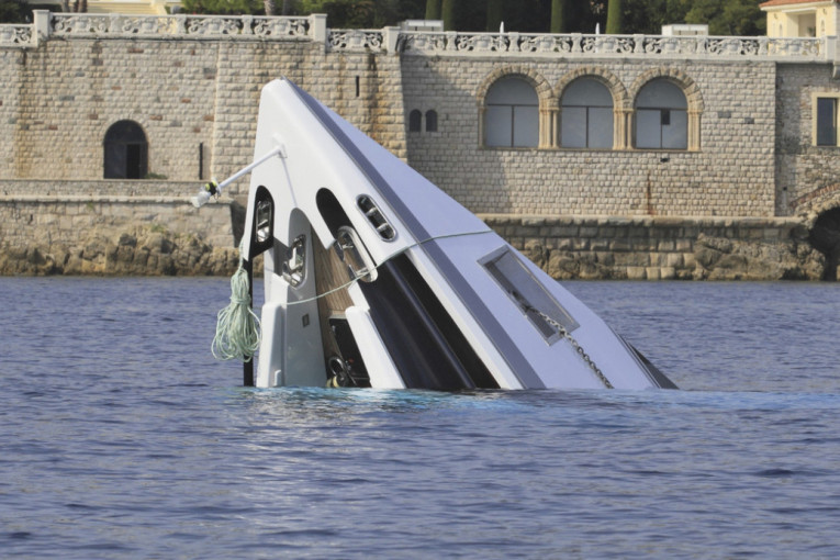 Brod potopio čamac na naduvavanje! Broje se mrtvi - obalska straža vadi leševe!