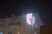 Muškarcu u kostimu Deda Mraza zapela brada, a onda pao sa 13 metara visine! Detalji užasa u Krnjači