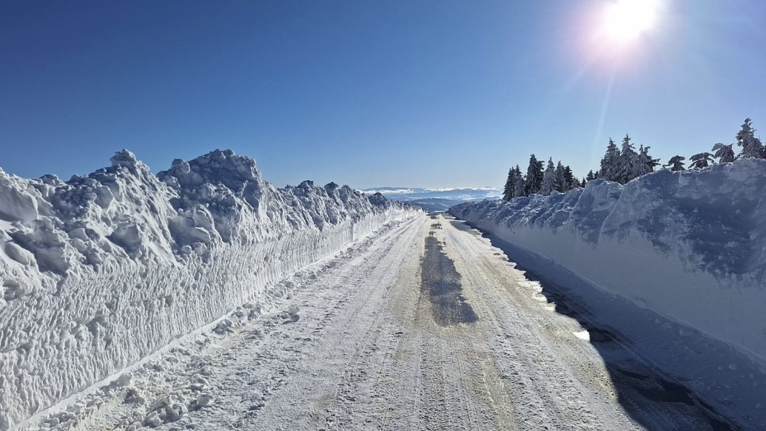 Sneg napadao na Goliji, putari rade bez prestanka: Konačno prohodna najkritičnija deonica - probijeni smetovi visoki nekoliko metara