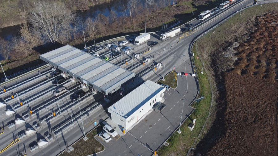 Bez zadržavanja na naplatnim stanicama, haos se očekuje sutra: Do popodne kroz Pakovraće prošlo skoro 7.000 vozila (FOTO)