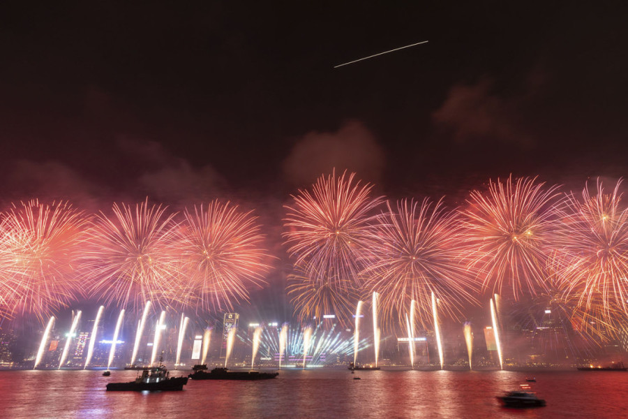 Vatrometi i šou programi sa dronovima za spektakularan doček! Nova 2025. godina stigla u Kinu,  Maleziju, Singapur... (FOTO)