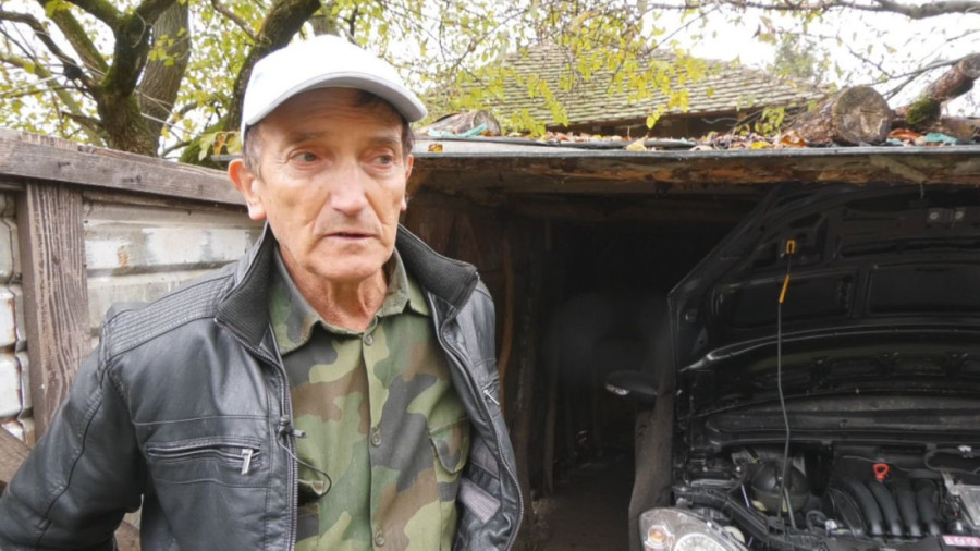 Dobio mercedesa na lutriji i sa njim prešao samo 117: Vladislav sa Kosmaja čuva svog četverotočkaša ko oči u glavi (FOTO)