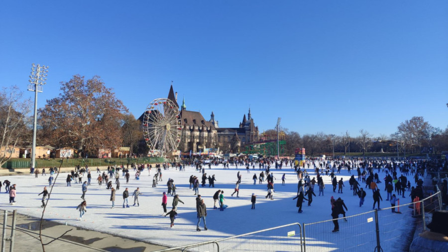 24sedam na božićnom marketu u Budimpešti: Čarolija zime u srcu Mađarske preplavljenom strancima i sjajnim raspoloženjem (FOTO)