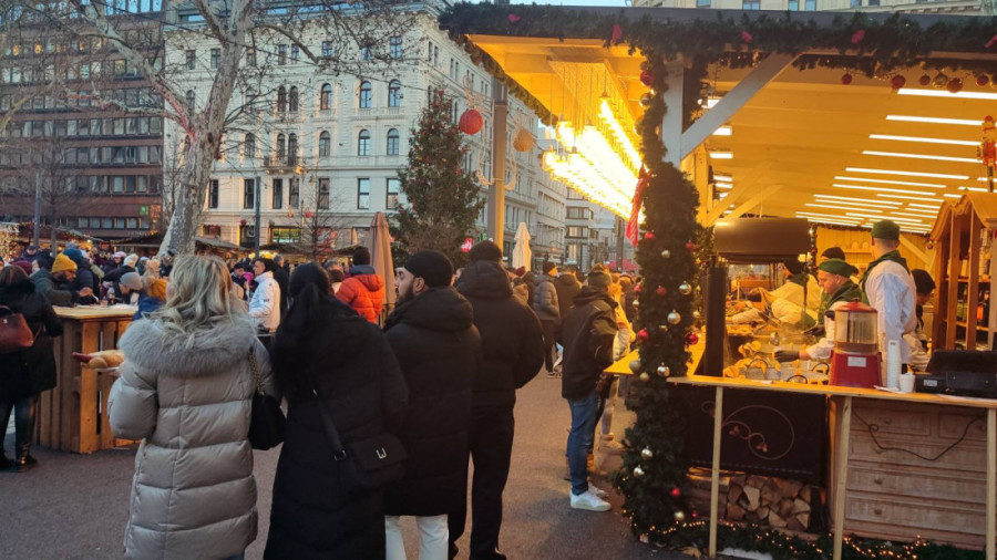 24sedam na božićnom marketu u Budimpešti: Čarolija zime u srcu Mađarske preplavljenom strancima i sjajnim raspoloženjem (FOTO)