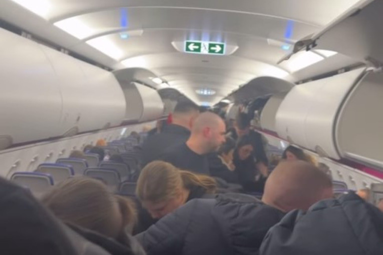 Drama u avionu! Reperu otkazan let pred novogodišnji nastup: Besno najavio tužbu! (FOTO)