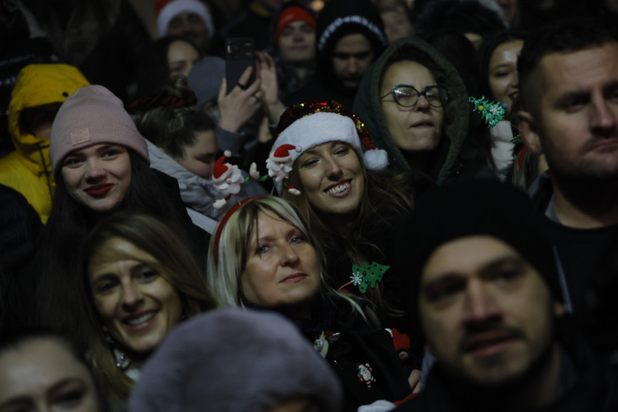 Spektakularni doček Nove godine u Beogradu na vodi: Vatromet obasjao maglovito nebo nad prestonicom (FOTO/VIDEO)