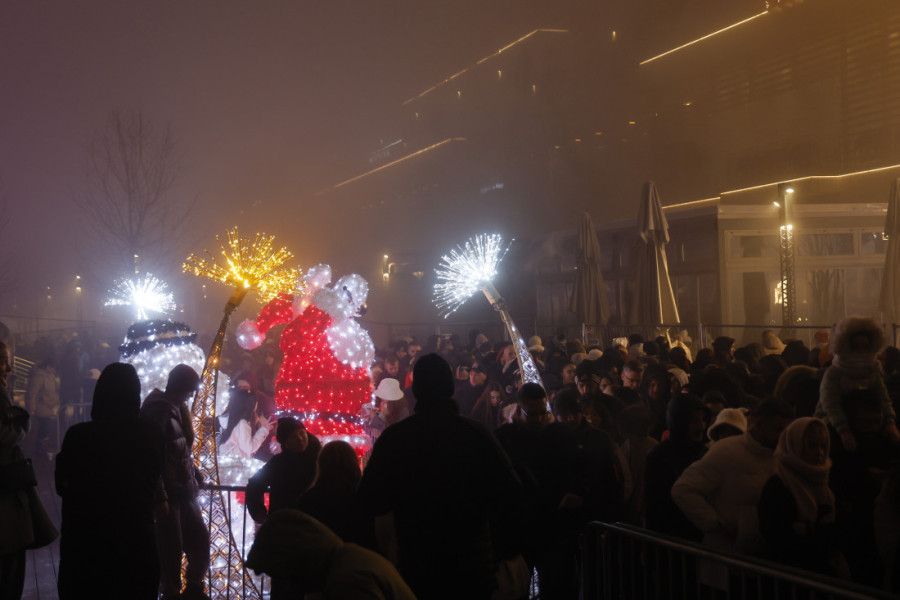 Spektakularni doček Nove godine u Beogradu na vodi: Vatromet obasjao maglovito nebo nad prestonicom (FOTO/VIDEO)