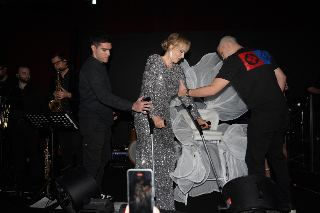 "Saša je osoba koja ne može da se preboli" Brena u suzama zbog Popovićevog odlaska