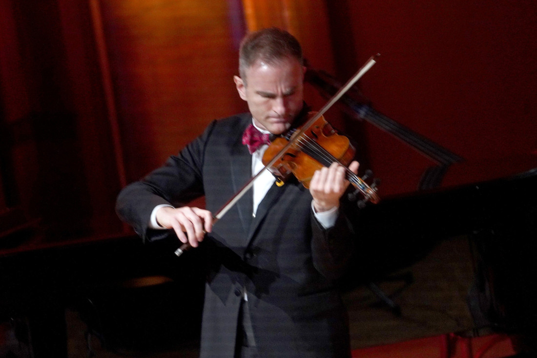 “Sam u kući, na Kolarcu”: Novogodišnja čarobna virtuoznost Stefana Milenkovića (FOTO/VIDEO)