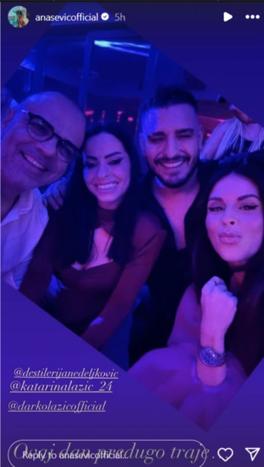 Hit prizor iz doma Darka Lazića u Brestaču! Pevač se istopio pored ćerke (FOTO)