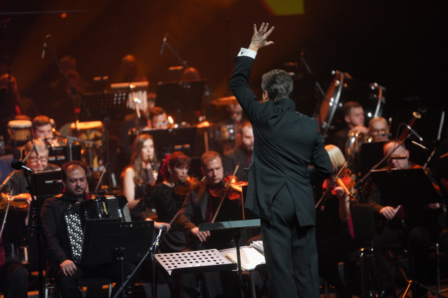 Ovacije na novogodišnjem koncertu Srpske filharmonije: Ove čuvene pesme su podigle publiku na noge (FOTO)