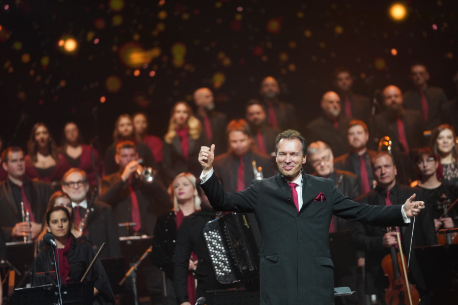 Ovacije na novogodišnjem koncertu Srpske filharmonije: Ove čuvene pesme su podigle publiku na noge (FOTO)