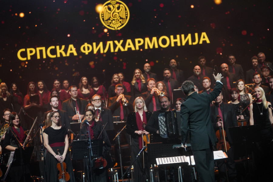 Ovacije na novogodišnjem koncertu Srpske filharmonije: Ove čuvene pesme su podigle publiku na noge (FOTO)