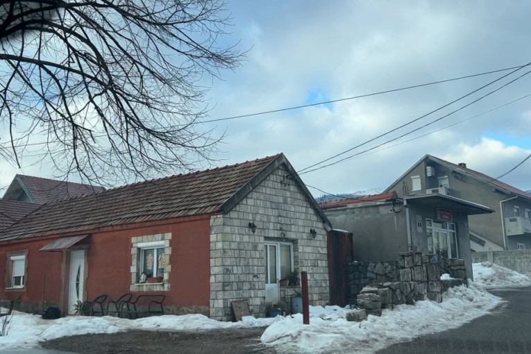 Monstrum sa Cetinja sejao smrt po naselju Bajice, ovo su slike sa lica mesta! "Ubio je svoje rođake, kumove..." (FOTO/VIDEO)