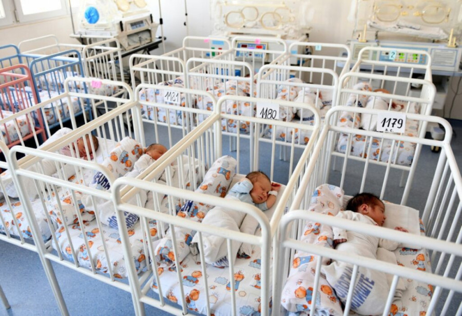 Zlatni dukat "Beli anđeo" ponosnoj mami: Marina na svet donela prvu bebu u Čačku u 2025. godini, Viktorija rođena u 00.03 (FOTO)