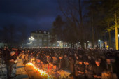 Cetinje oplakuje nedužne žrtve: Građani pale sveće, opraštaju se od tragično nastradalih