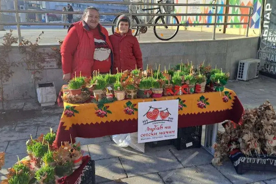 Bravo divni ljudi: Prodaju badnjake na trgu a sav novac će dati u humanitarne svrhe