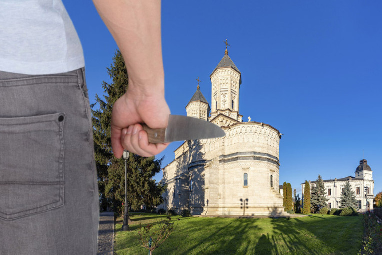 Krvavo veče ispred manastira: Sukobila se grupa mladića - jedna osoba ubijena, troje izbodeno nožem!