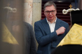 Vučić svim vernicima čestitao najradosniji praznik: Božić nas inspiriše da otvorimo svoja srca i da zajedno gradimo bolju budućnost (VIDEO)