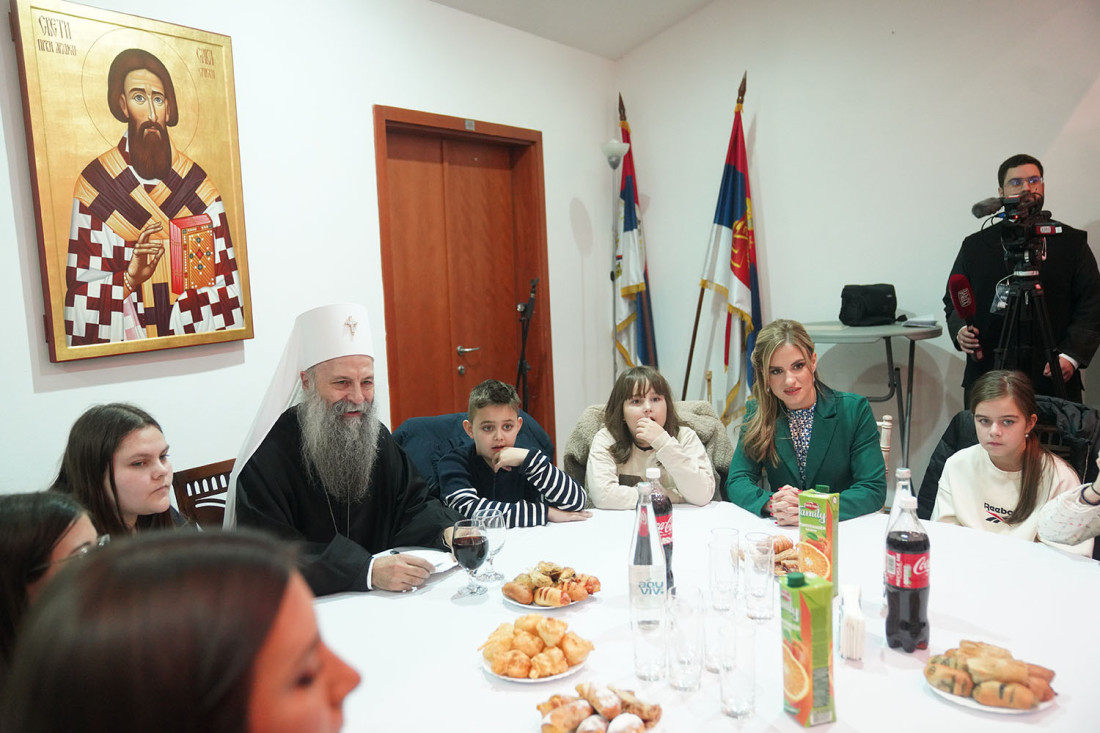 Patrijarh Porfirije ugostio našu decu iz Crne Gore i Rumunije: Da prema ljudima budemo kakvi bismo želeli da budu prema nama (FOTO/VIDEO)