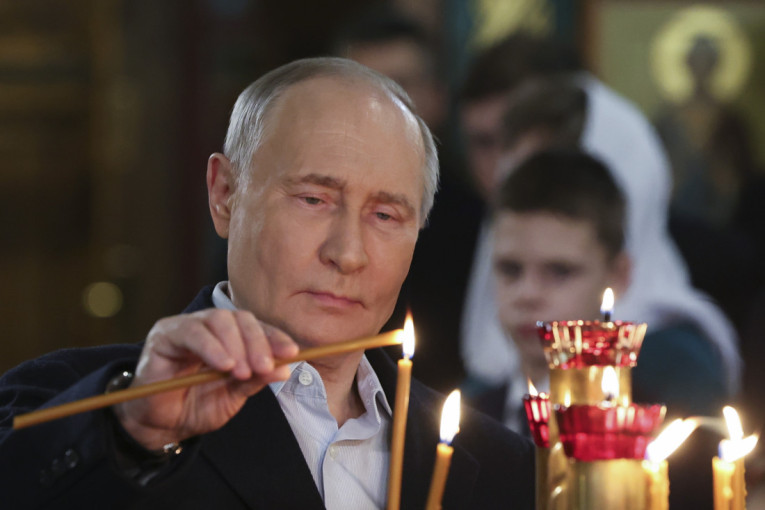 Putin čestitao Božić pravoslavnim hrišćanima i svim Rusima (FOTO)