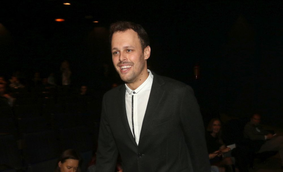 Igor Kojić u noćnom provodu sa suprugom: Novopečeni bračni par uživa, a sve oči su uprte u Sofijinu minijaturnu haljinu