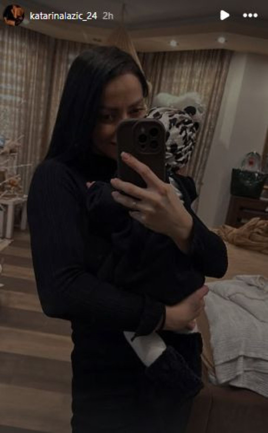 Lazićev prvi Božić sa ćerkicom Srnom! Žena pevača otvorila dušu: Brinula sam, ali ništa mi nije teško!