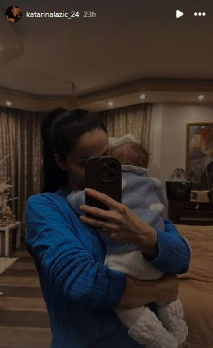 Lazićev prvi Božić sa ćerkicom Srnom! Žena pevača otvorila dušu: Brinula sam, ali ništa mi nije teško!