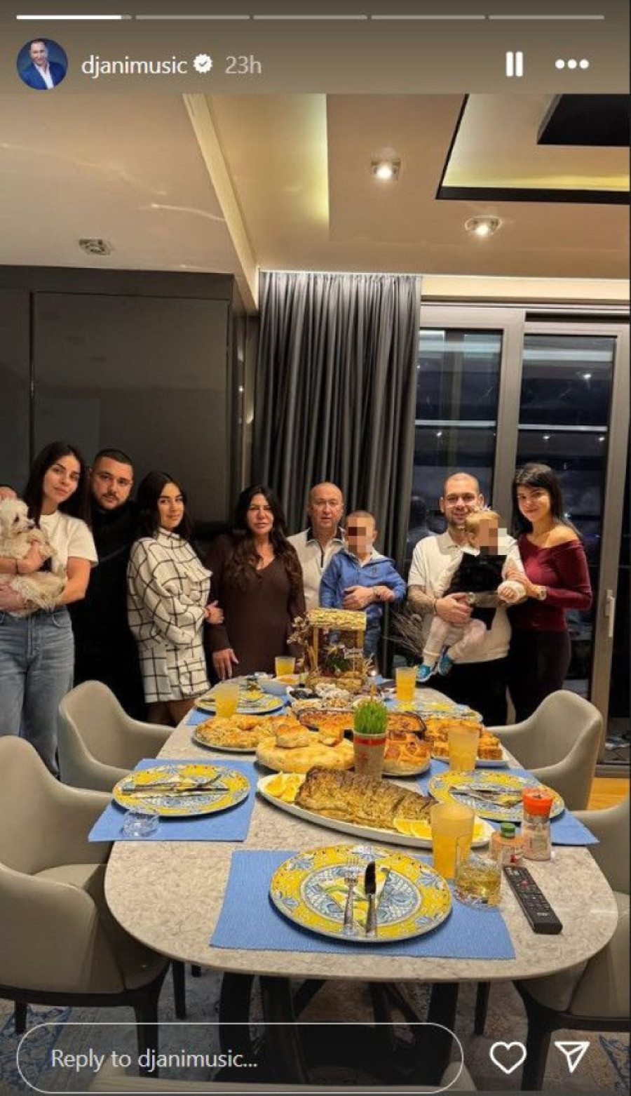 Cela porodica Trajković na okupu: Ovako se u Đanijevom i Slađinom domu proslavlja Božić, trepeza je bogata