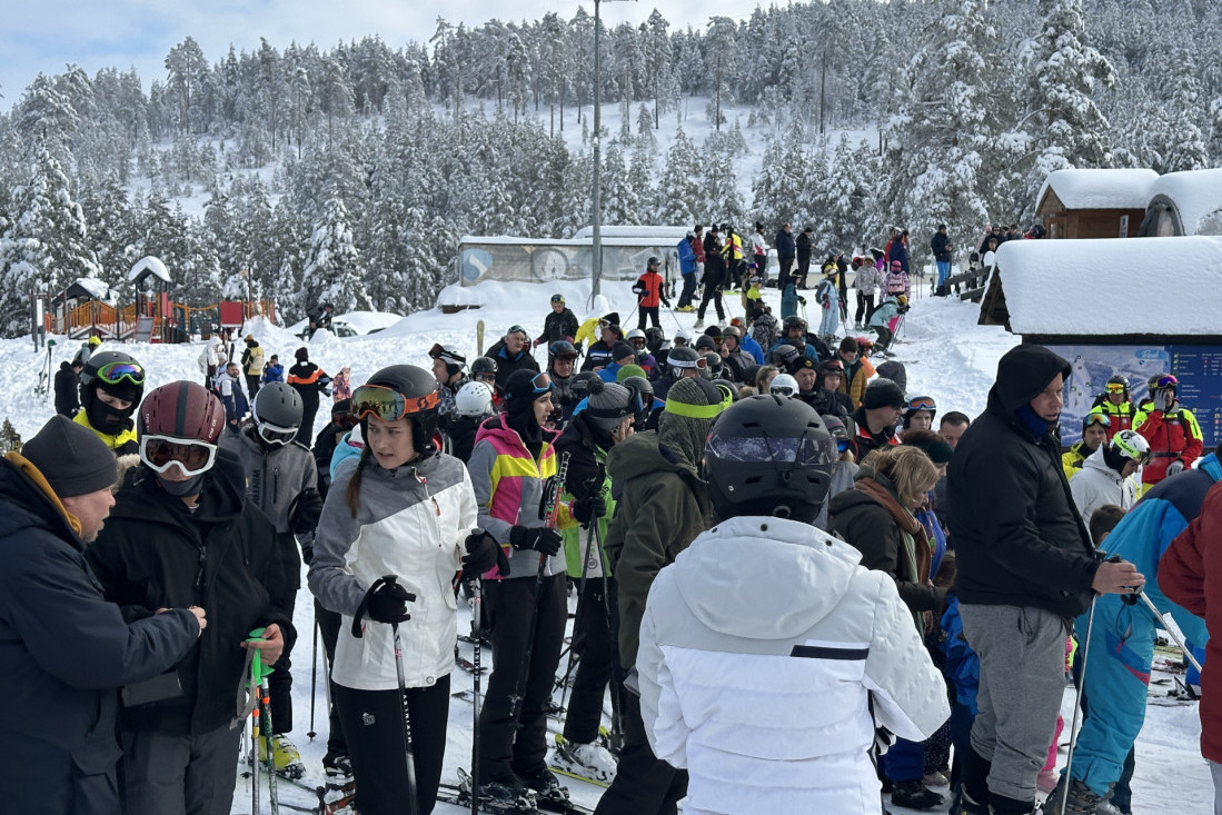 Nije imala gde igla da padne: Na Zlatiboru za praznike krcato, rekordan broj turista posetio zlatnu planinu