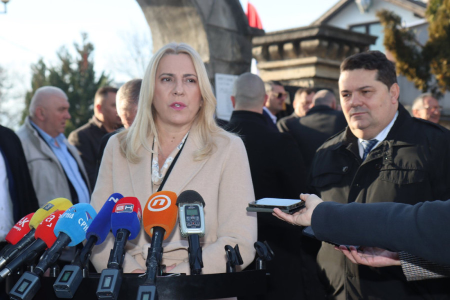 Banjaluka u bojama Srpske i Srbije: Počelo trodnevno slavlje za Dan Republike Srpske (FOTO)