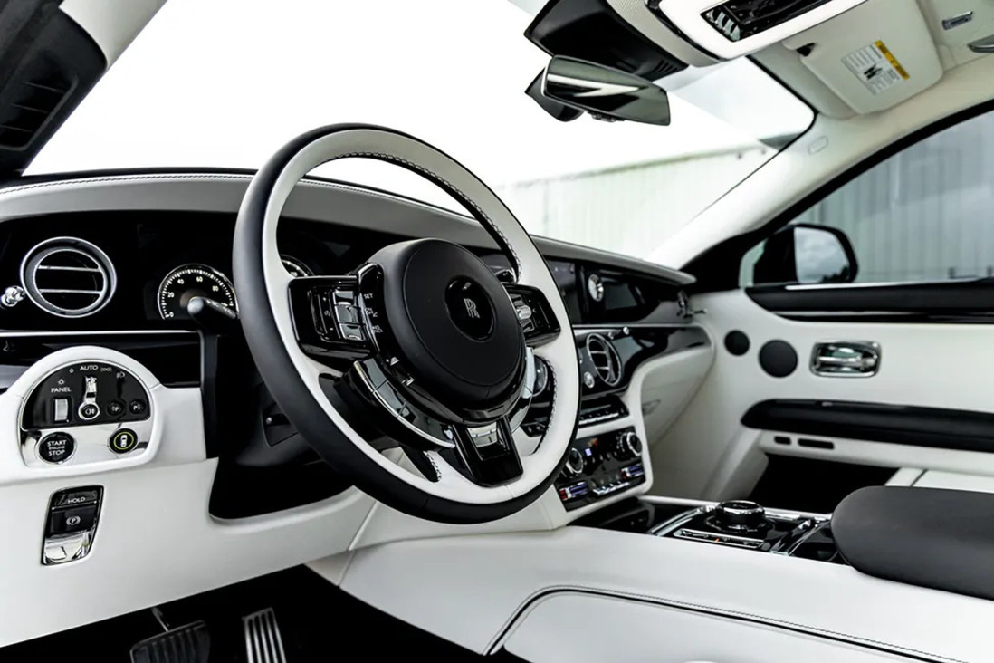 Za bogate nema krize, uvereni su u Rols-Rojsu