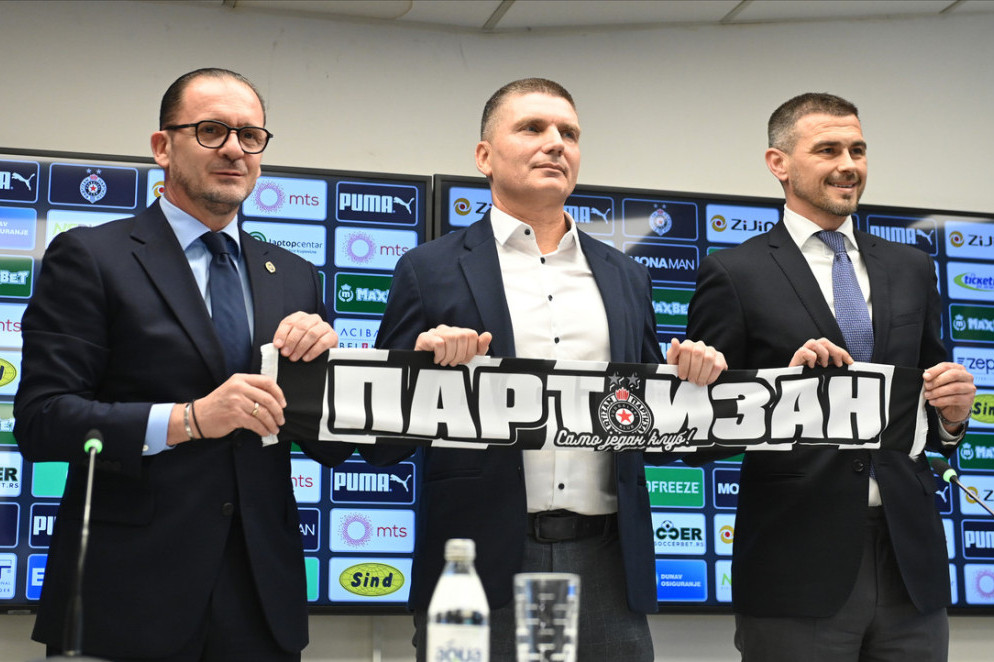 Valjak upalio motore! Mijatović na okupljanju poručio: Mnogi nisu očekivali da ćemo biti prvi! (FOTO/VIDEO)