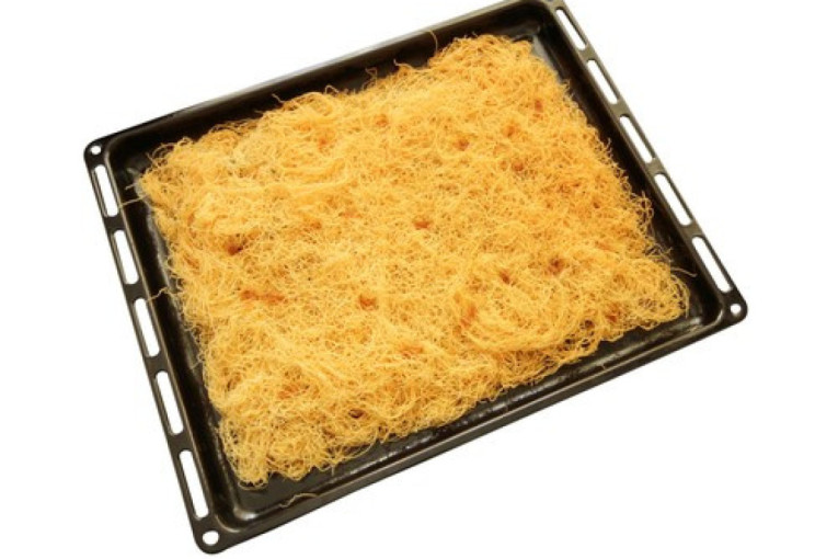 Recept dana: Posle megapopularne Dubai čokolade, sada svi pričaju o Dubai torti, raskošnom kolaču punog ukusa (VIDEO)