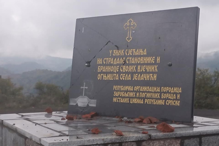 Ponovo oskrnavljena spomen ploča srpskim borcima i civilima kod Kladnja