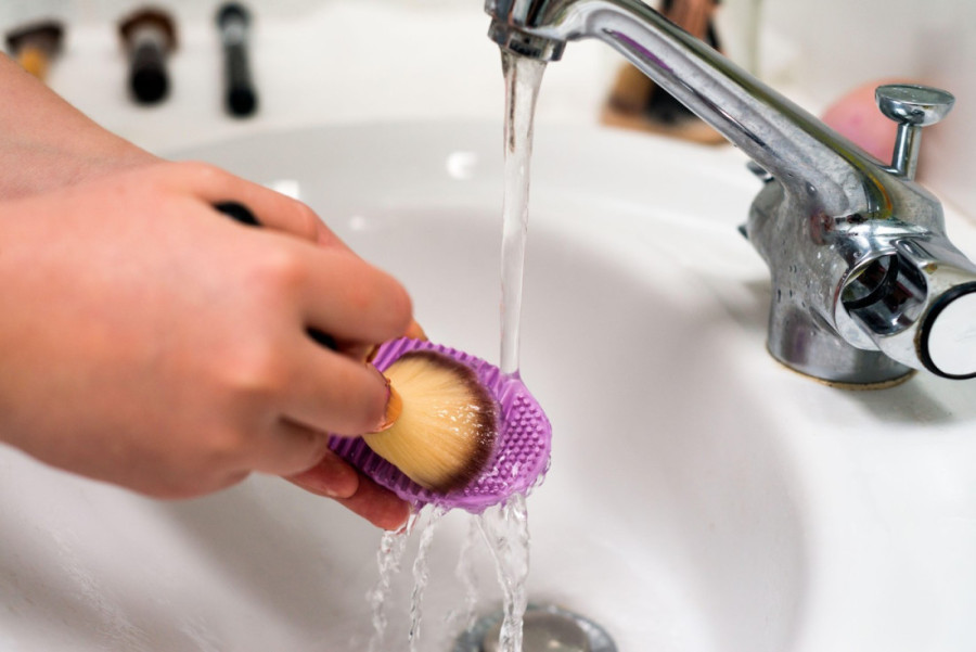 Verovali ili ne: Šest iznenađujućih stvari koje možete očistiti običnim šamponom za kosu